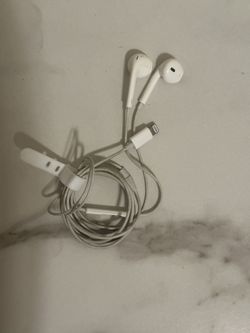 Apple Wired EarPods w/ Lightning Connector