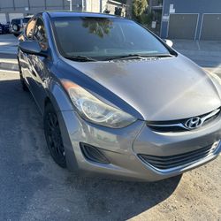 Hyundai Elantra 2012