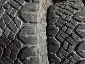 Goodywar wrangler (2) 33×12.50r15