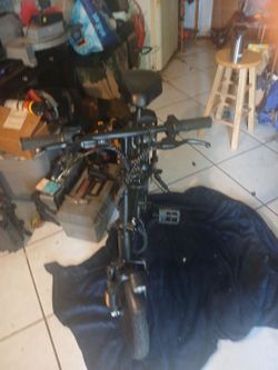 Ebike,24in tires, folding bike, 3 keys, ride great.