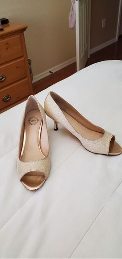 Gold medium heel