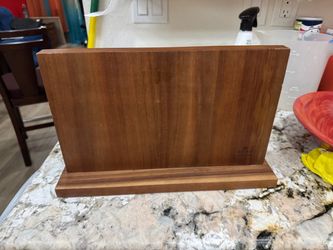 Magnetic knife block