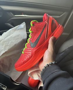 VVNDS Kobe 6 reverse Grinch Size 8