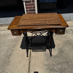 Singer Minnesota B Sewing Machine 