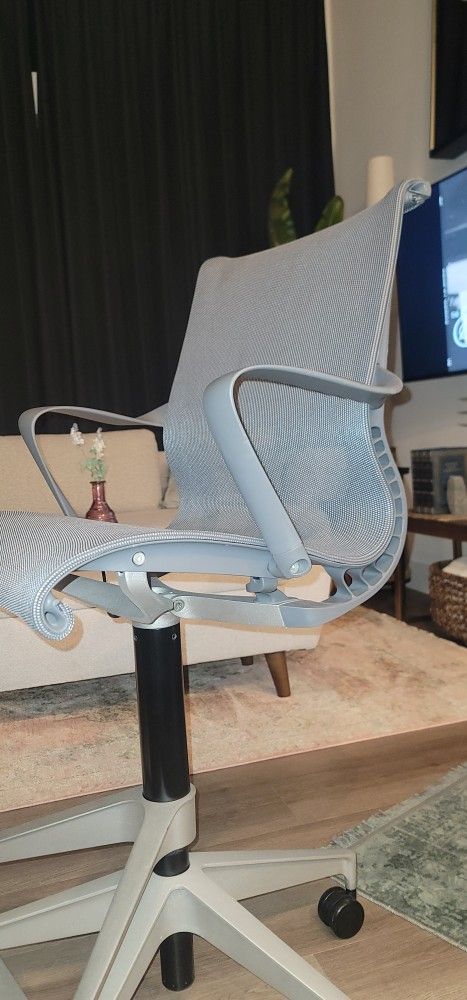 Herman Miller Setu Stool (Bar/Bench Height) – Excellent Condition