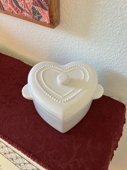 CUTE! Target Heart-Shaped Small Dutch Oven / Slow-Cooking / One-Pot Meal / Trinket Box