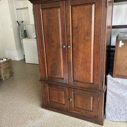 100% Wood TV Center Or Armoire In Excellent Condition