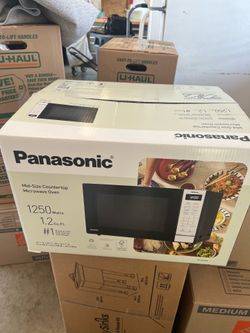 Panasonic 1.2 cu. ft. Inverter Microwave Oven (1250W) – Like New