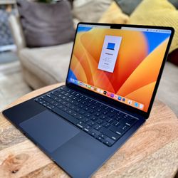 MacBook Air 13 inch M2, 256GB SSD, 8GB RAM