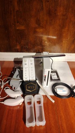 Custom Nintendo Wii 2 controllers to nunchucks 256 GB SSD loaded