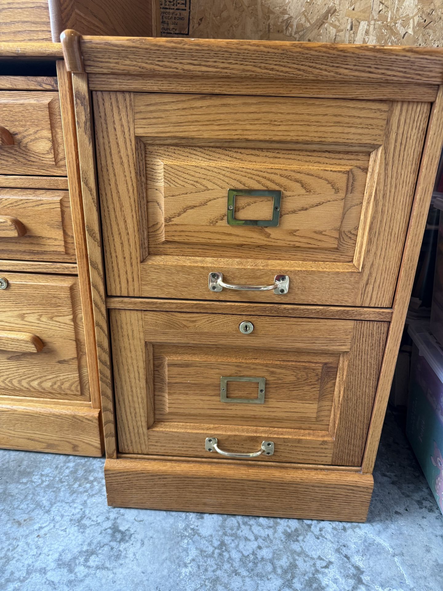 Winners Only Vintage Oak 2-Drawer File Cabinet w/keys