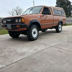 1985 Nissan 4x4  5 Speed, 4 Cilinder