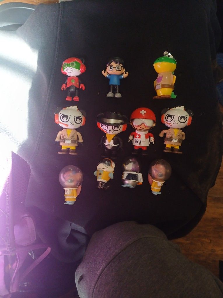 RYANS WORLD 12 CHARACTER LOT