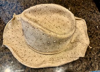 Beautiful Beige hat  …. Cash only!!!!!