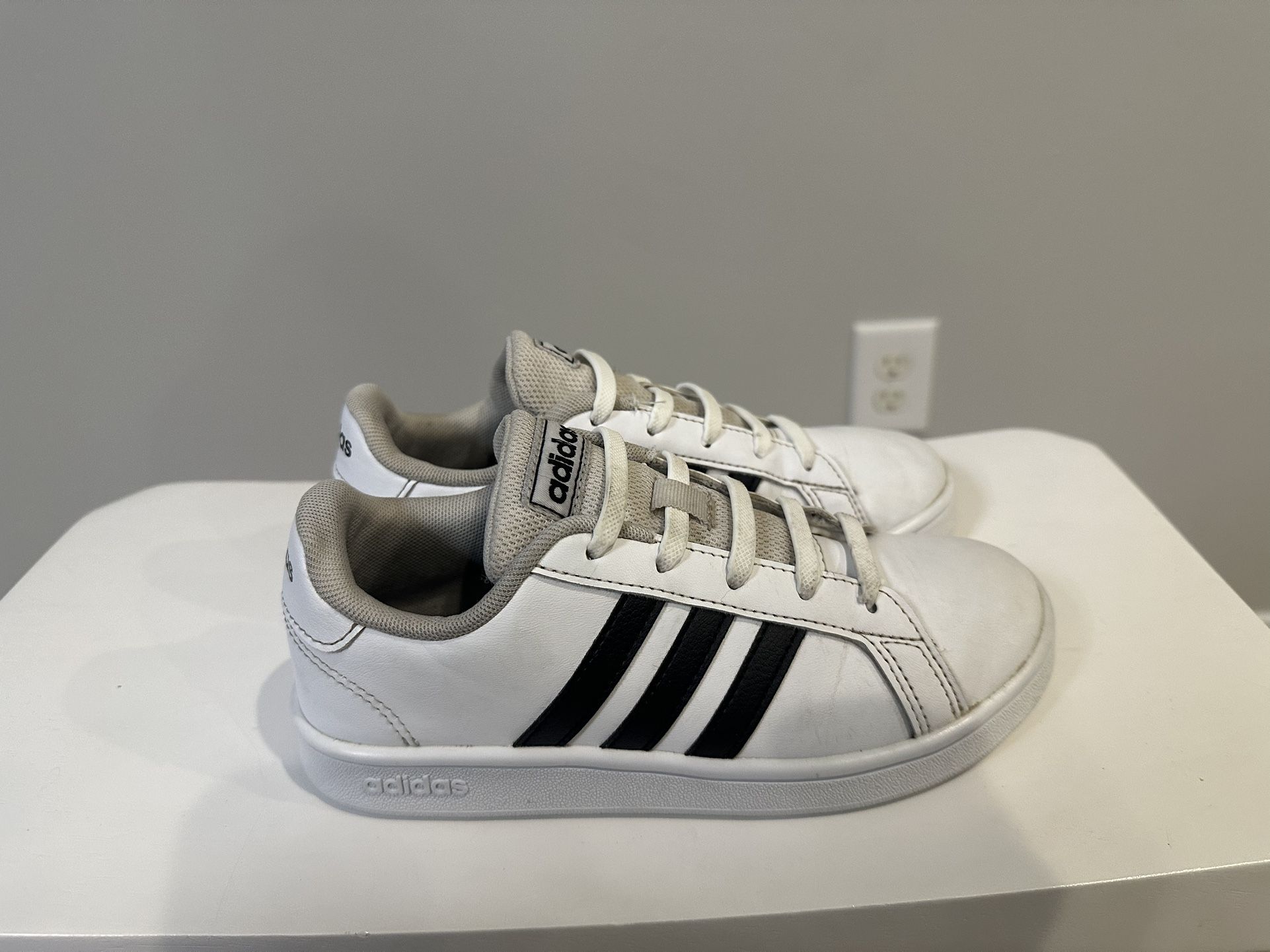 Adidas sneaker Size 1