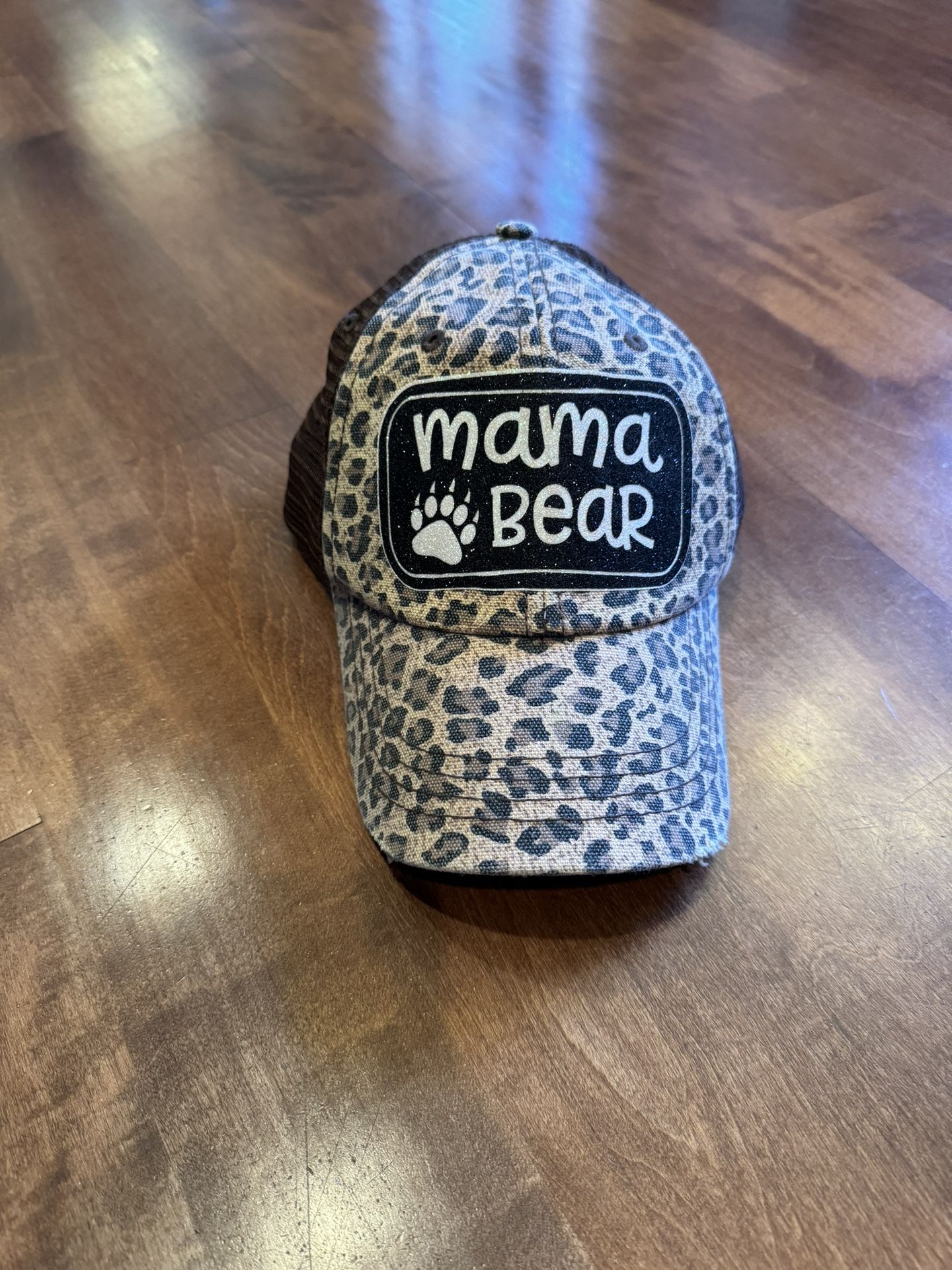 Woman’s Mama Bear Baseball Hat Like New Shipping Available