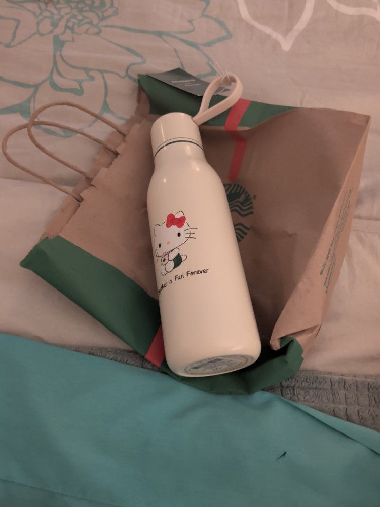 Starbucks hello Kitty