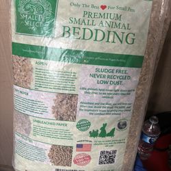 Natural paper bedding for small pets
