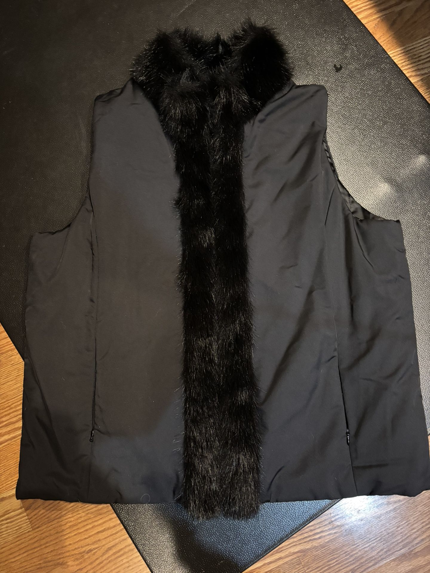 Womens Reversible Black Faux Fur vest. Zipper closure pockets on both sides. Jones New York. XL