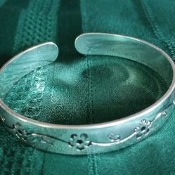 Sterling Silver Flower Open End Bangle 