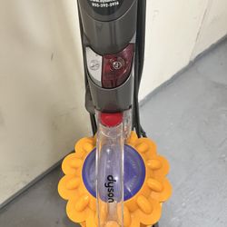 Vacuum Dyson Excellent condition 