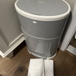 Dekor Diaper Pail With Refills