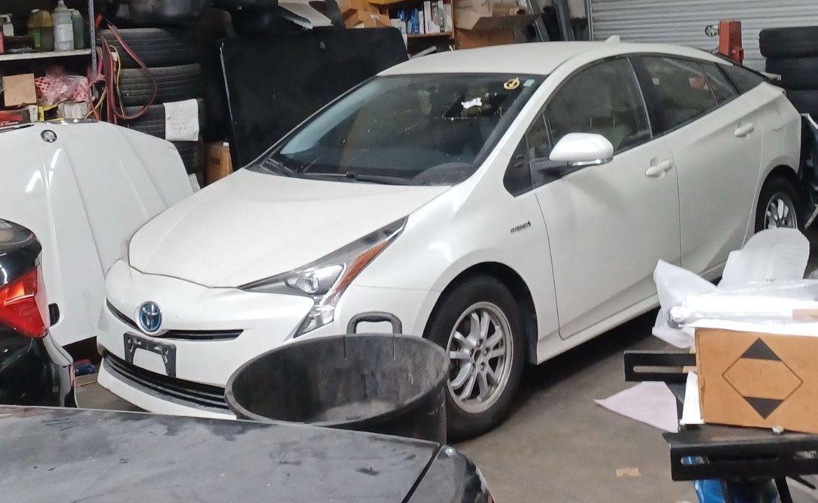 2016 Toyota Prius Parts Partout Car
