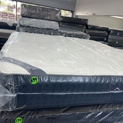 KING SIZE DREAMCLOUD MATTRESS & BOX SPRINGS BED SET