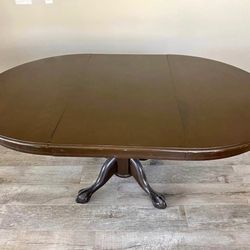 Extendable dining Table Seats 4-6