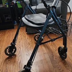 Deluxe Rollator Walker Nova Cruiser 