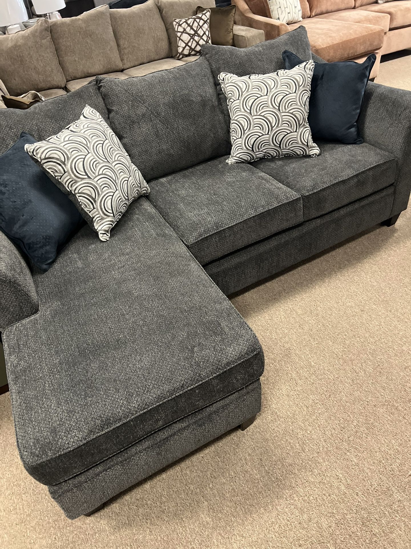 Stylish Reversing Chaise Sectional!