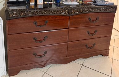 6-Drawer Wood Dresser and Bed side table