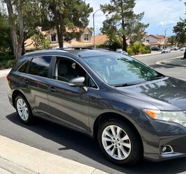 2014’Toyota Venza AWD very nice SUV runs great