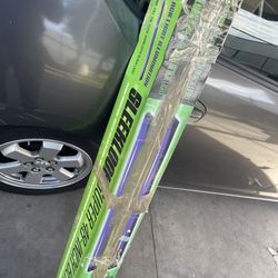 Sleeklook Super 48-inch black light fixture