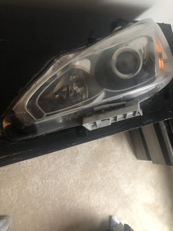 Driver Side Nissan Altima Headlight 75$