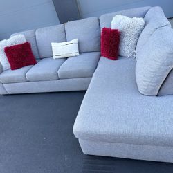 gorgeous modern style sectional couch !!