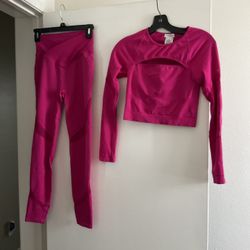 Women’s cyan active wear Chloe x Halle pink size s never used 