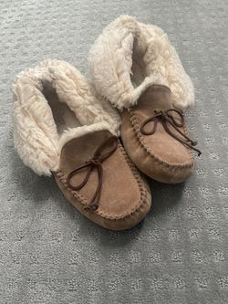 Ugg tan slippers