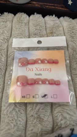 Toes press on nails medium