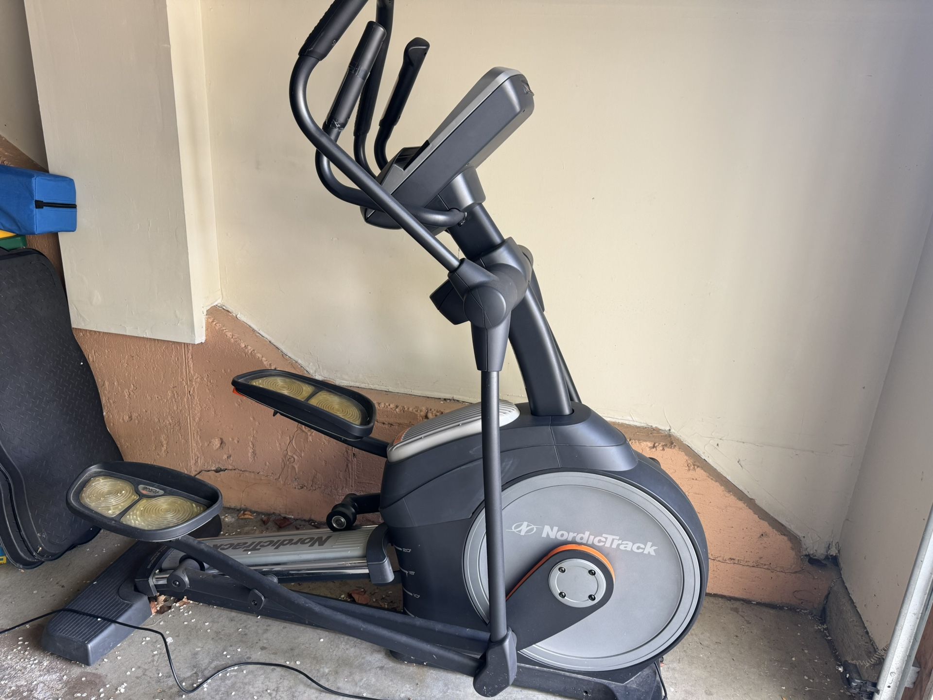 NORDICTRACK E9.5 ELLIPTICAL TRAINER
