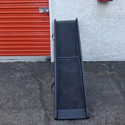 Foldup Pet Ramp Pickup Between 2;00-10:45 rainbow/charleston cash only read description