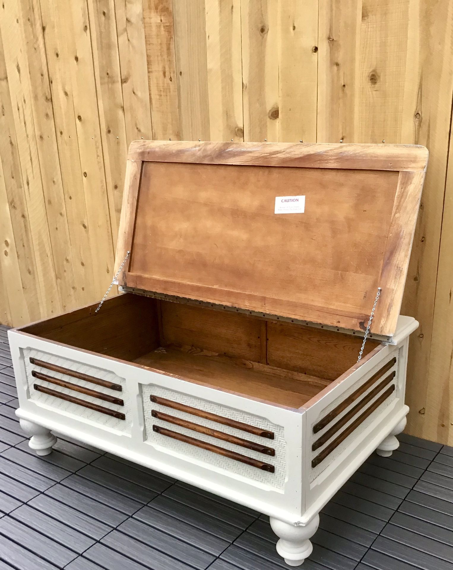 Cool Storage chest/coffee table/toy box for Sale in Hesperia, CA OfferUp