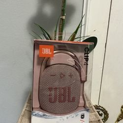 NEW - JBL CLIP4 Portable Bluetooth Waterproof Speaker - Pink - NIB