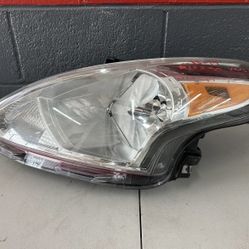 2015 2016 2017 2018 2019 NISSAN VERSA SEDAN LEFT HEADLIGHT OEM