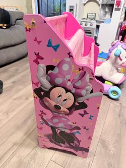 Minnie Mouse book shelf
