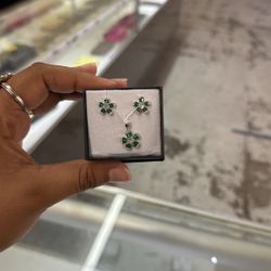 Green Flower Earrings With Matching Pendent Sterling Silver 