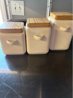 Kitchen containers
