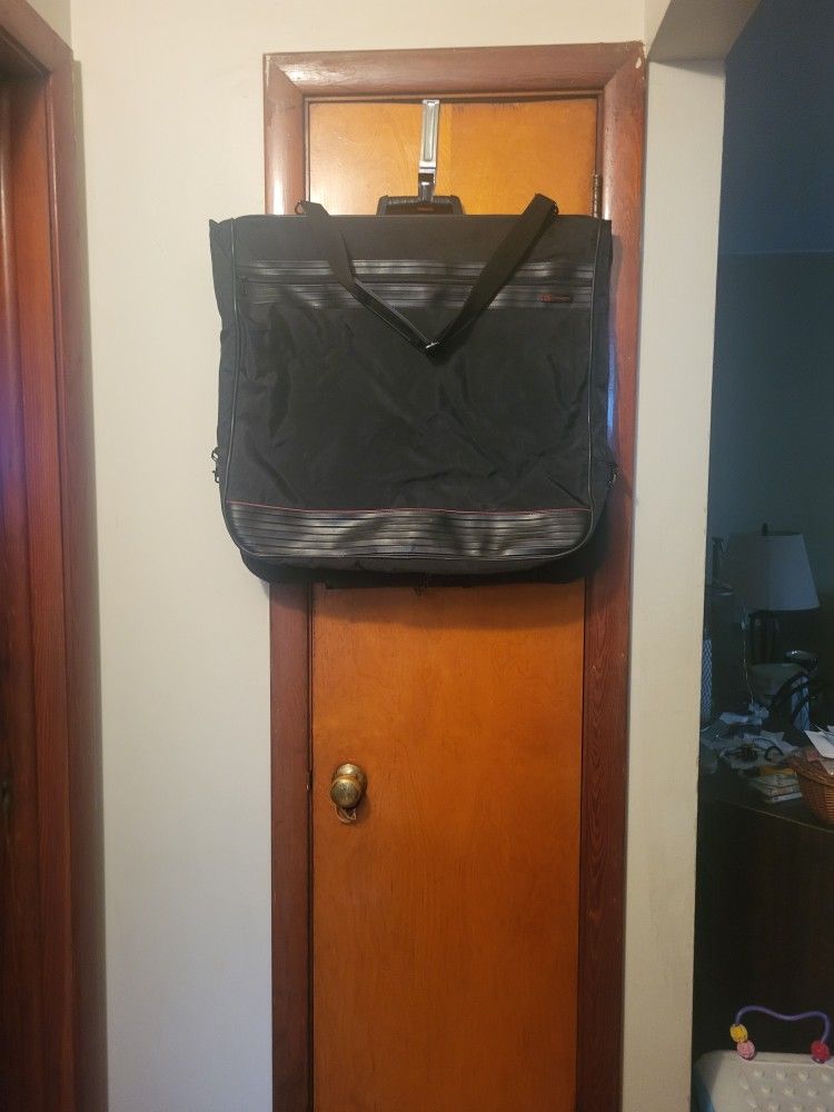 Given Cyn Garment Bag