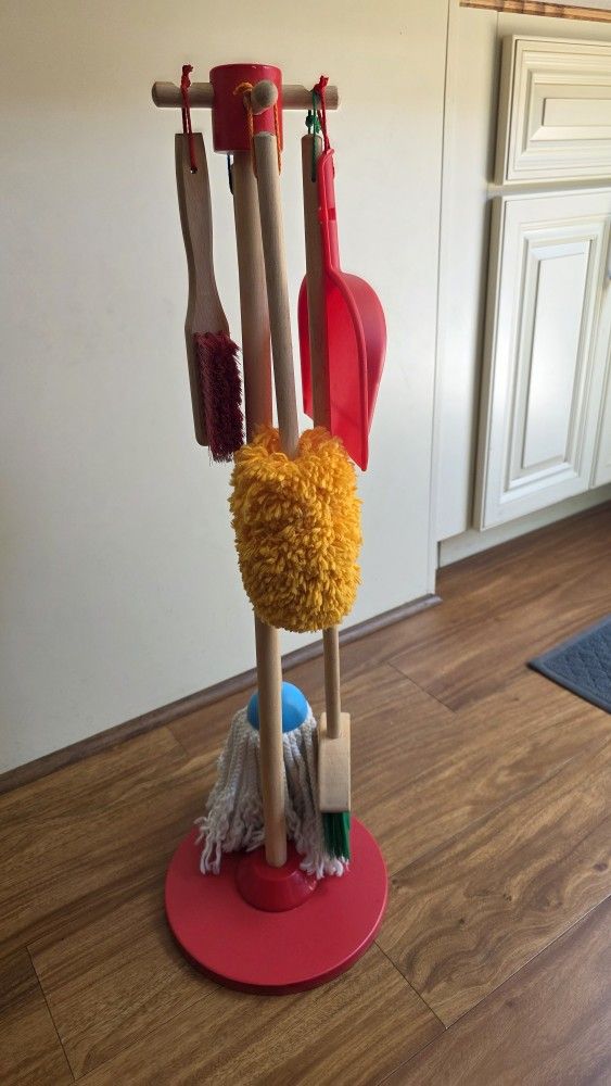 Melissa & Doug 6-Pc Wood Pretend Cleaning Set