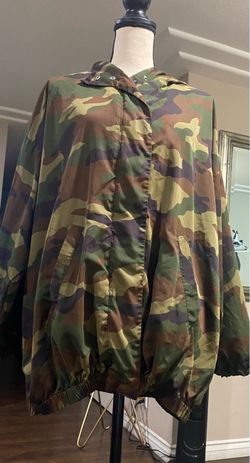 Women’s Forever 21 lightweight oversized camo jacket